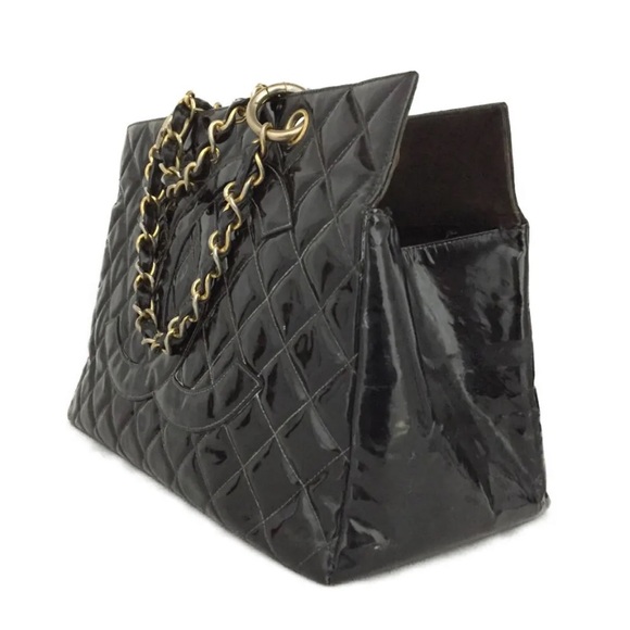 Authentic channel purse. Well use condition. Please see all the pic - Picture 3 of 15